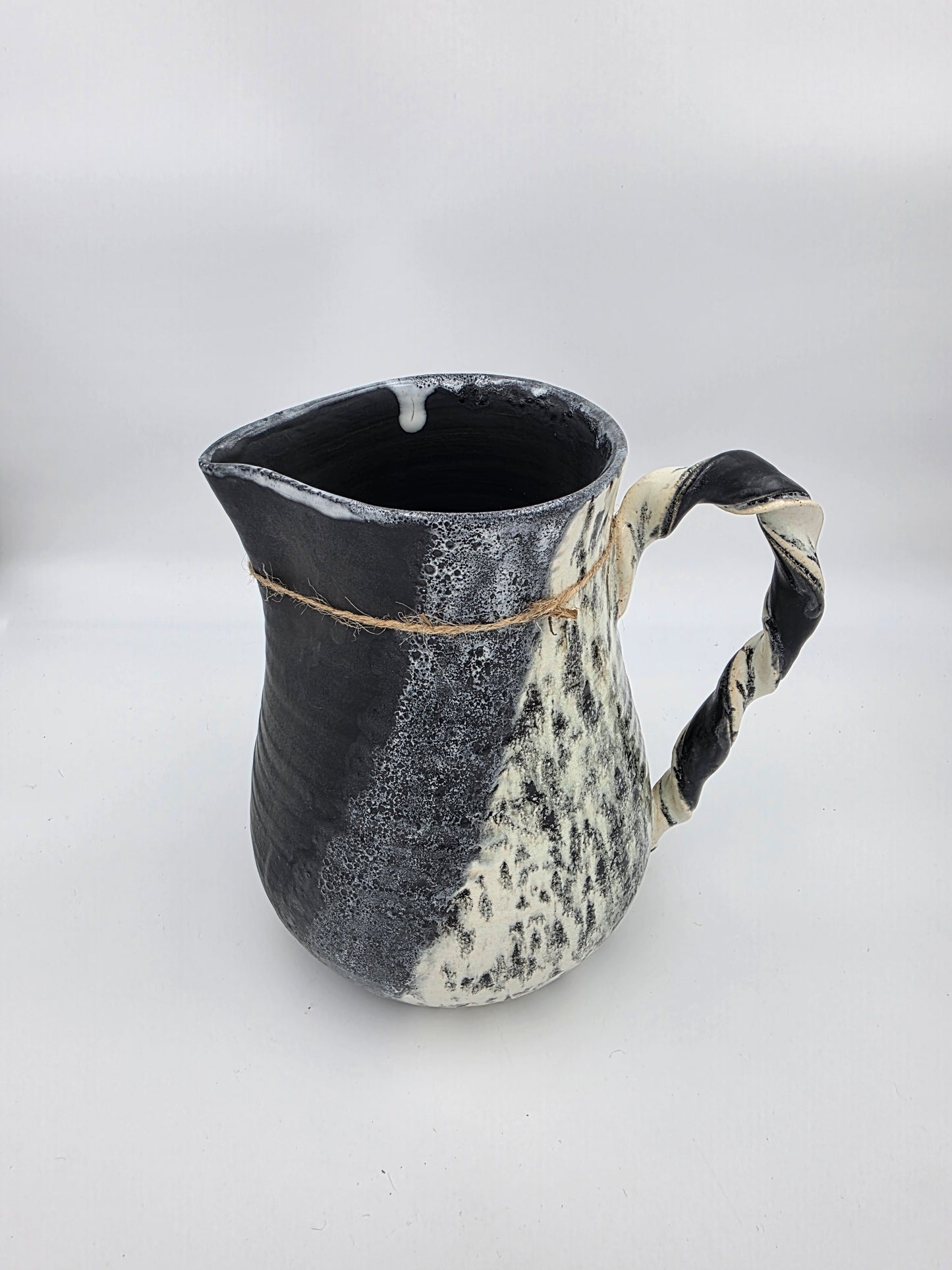 Pitcher-Black/Black Speckled